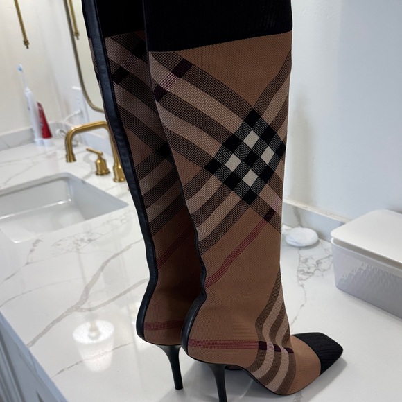 Burberry knit boots - Picture 3 of 6